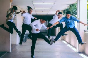 How cultural intelligence & emotional agility help leaders build trust, resolve conflict, & drive innovation in global, cross-cultural teams.